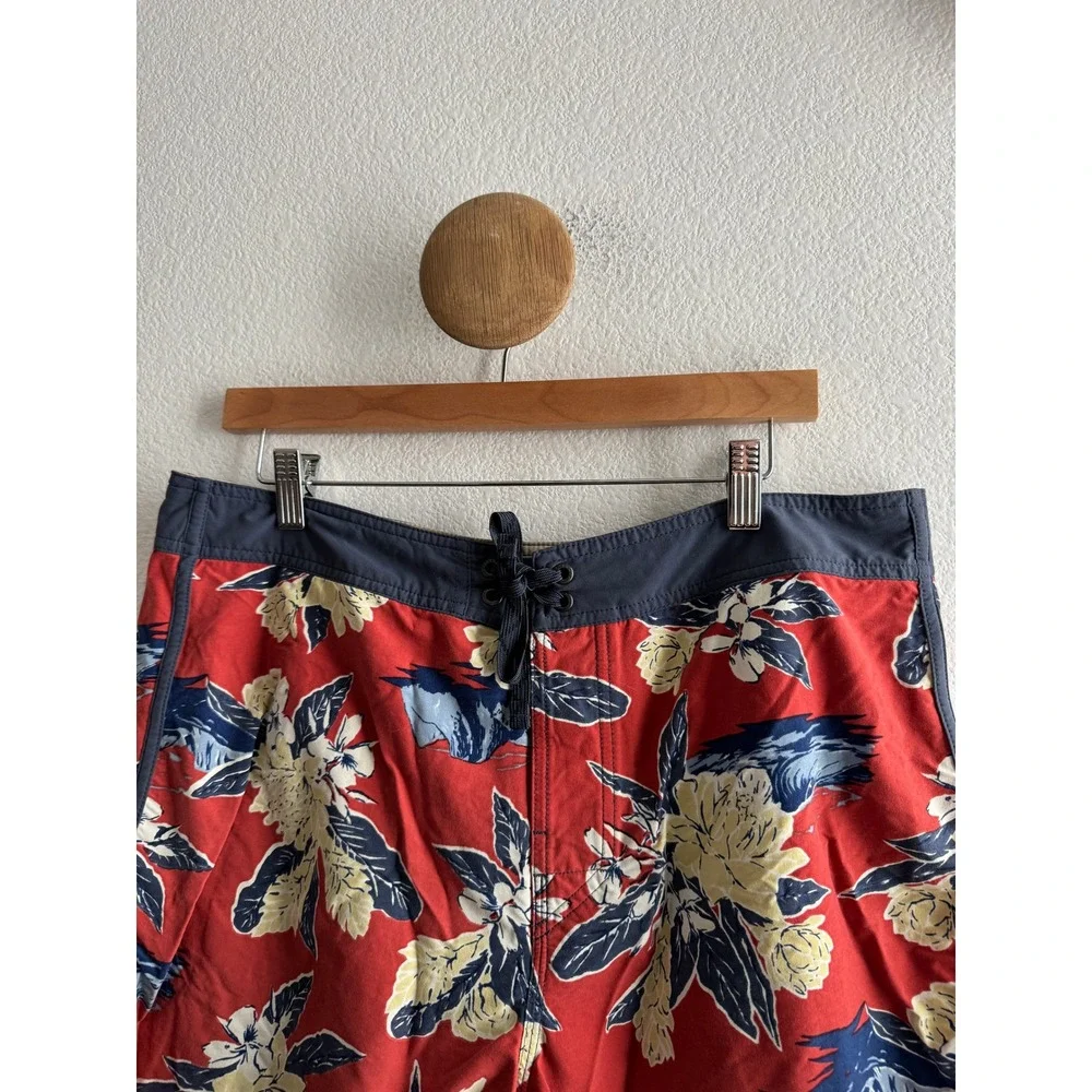 Patagonia Mens 36 Red Floral Tropical Board Shorts Swim Trunks Size 36